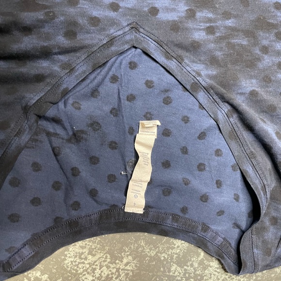 ✨SOLD ✨Lululemon short sleeve shirt - Picture 2 of 3